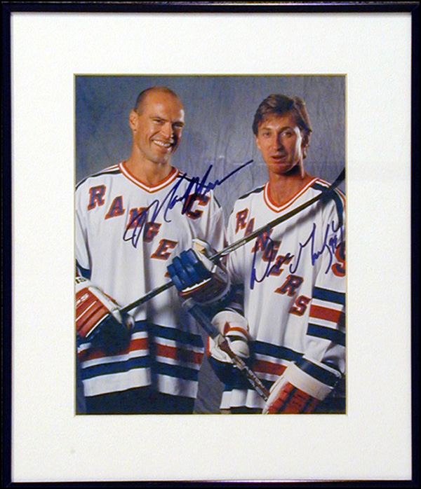 Lot 2109 Wayne Gretzky and Mark Messier