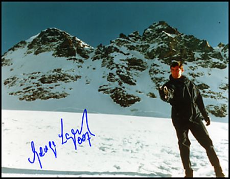 Lot #1463 James Bond: Lazenby, George - Image 2