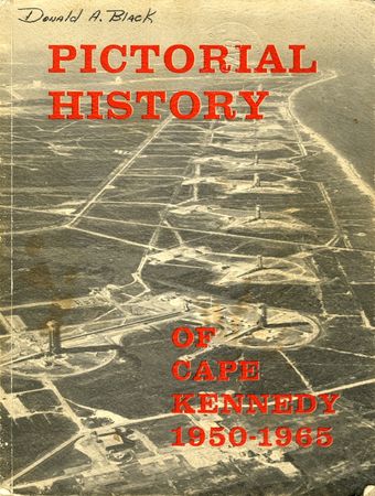 Lot #563 Astronauts - Image 5