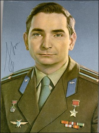 Lot #530 Cosmonauts - Image 5