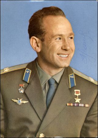 Lot #530 Cosmonauts - Image 9