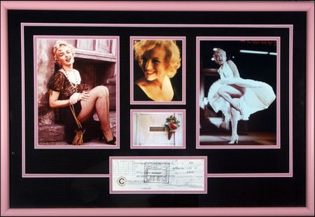 Lot #1557 Marilyn Monroe - Image 2