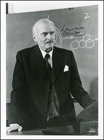 Lot #1545 Laurence Olivier - Image 2