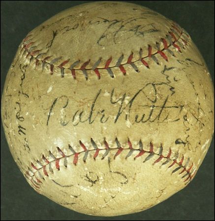 Lot #1931 NY Yankees - Image 1