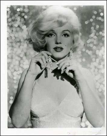 Lot #1421 Marilyn Monroe - Image 2