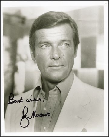 Lot #1114 James Bond: Moore, Roger - Image 1