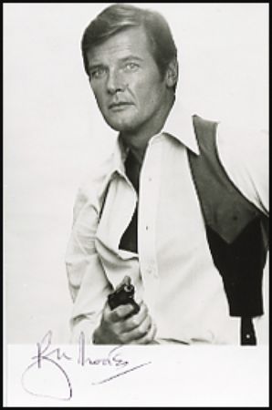 Lot #1114 James Bond: Moore, Roger - Image 4