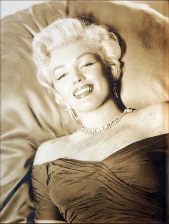 Lot #1028 Marilyn Monroe - Image 1
