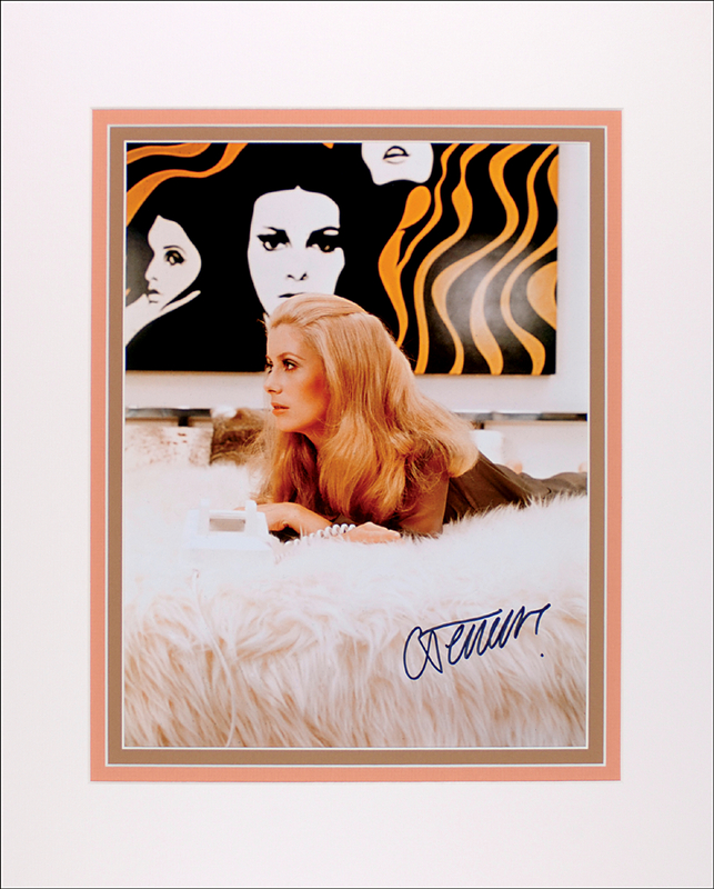 Lot 810 Catherine Deneuve