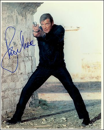Lot #869 James Bond - Image 3