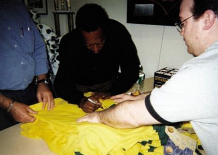 Lot #1490 Pelé - Image 2