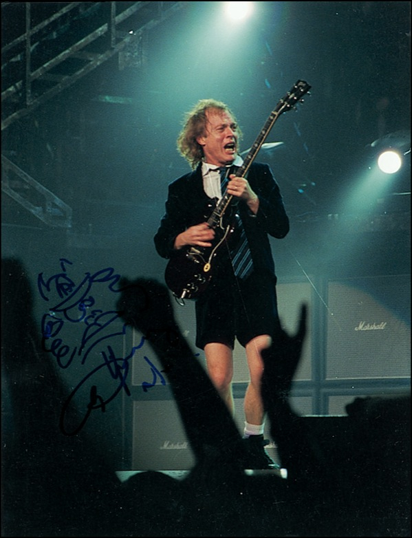 Lot 660 AC/DC: Young, Angus