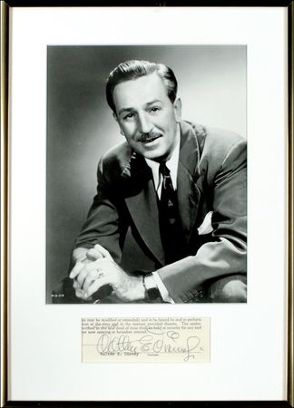 Lot #618 Walt Disney - Image 1