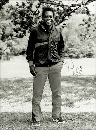 Lot #1523 Pelé - Image 1
