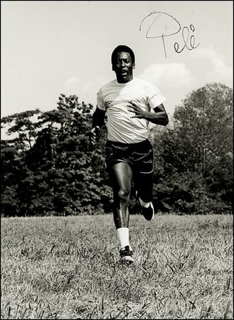 Lot #1523 Pelé - Image 2