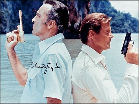 Lot #982 James Bond - Image 1