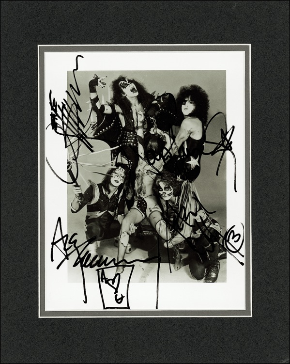 Lot 571 KISS