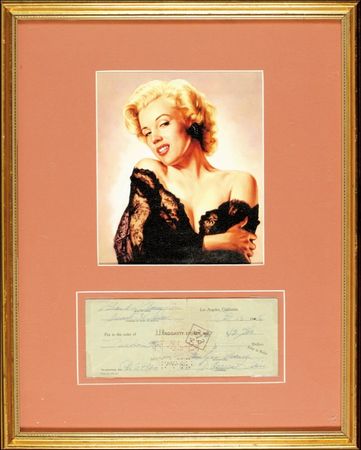 Lot #1071 Marilyn Monroe - Image 2