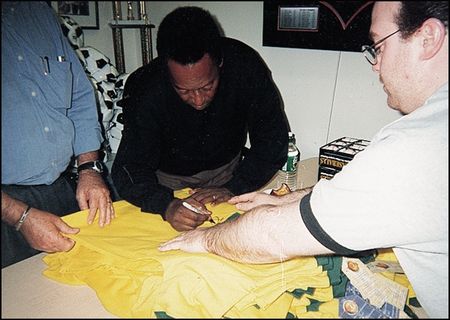 Lot #1491 Pelé - Image 2