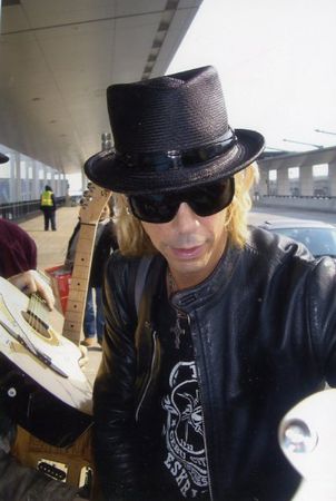 Lot #826 Guns N’ Roses - Image 3