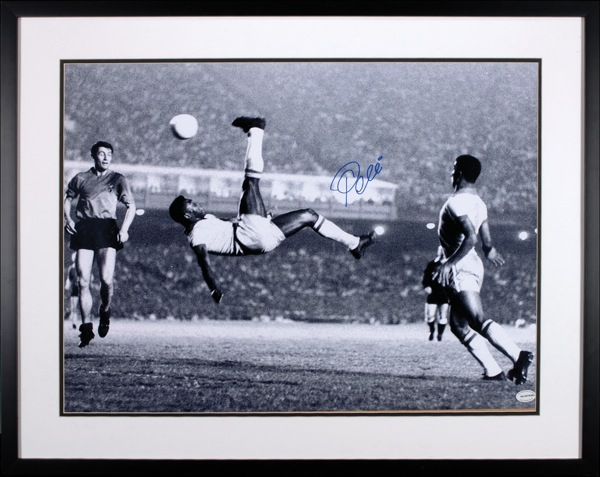 Lot 1362 Pelé Signed Photograph