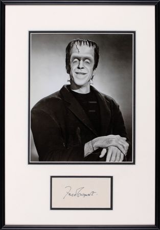 Lot #920 Fred Gwynne Signature - Image 1