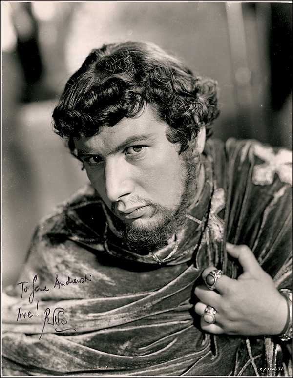 Lot 1118 Peter Ustinov Signed Photograph