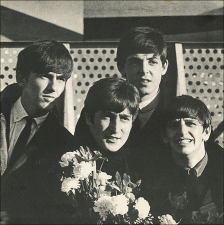 Lot #506 Beatles: COMING TO AMERICA: Original signed program from the BEATLES? historic 1964 American tour - Image 8