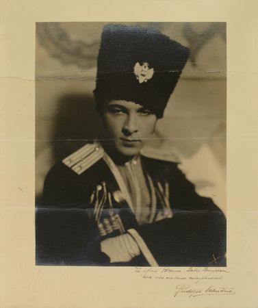 Lot #1121 Rudolph Valentino: Russian Rudy: One of the largest signed VALENTINO images known to exist - Image 1
