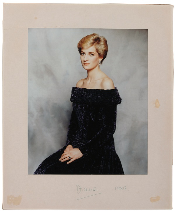 Lot 190 Diana: LADY AND LEGEND: Gorgeous oversized photo signed by PRINCESS DIANA