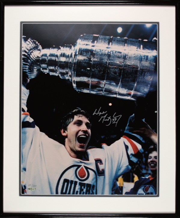 Lot 1385 Wayne Gretzky Signed Photograph