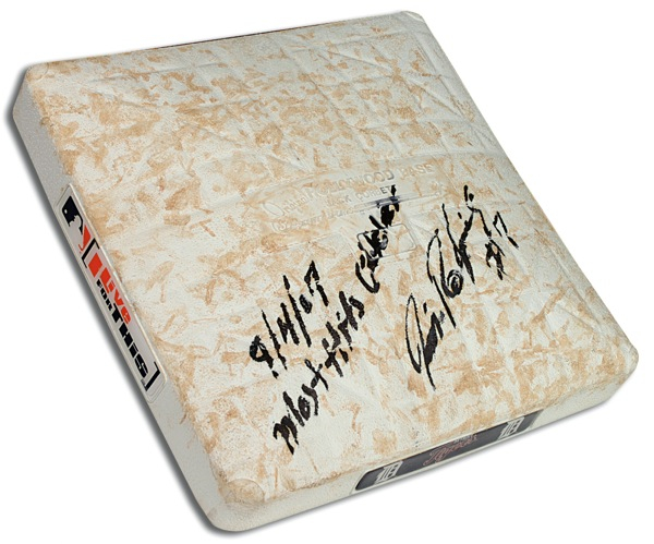 Lot 1499 Ivan Rodriguez: Pudge Rodriguez record-setting game-used base