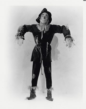 Lot #1245 Wizard of Oz: Ray Bolger: ‘A GREAT AMERICAN CLASSIC, THE WIZARD OF OZ” The SCARECROW himself offers a remarkable behind-the-scenes glimpse of one of the most beloved films ever made - Image 3