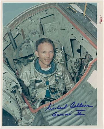 Michael Collins直筆サイン入りNASA公式写真 宇宙資料付 Michael Collins直筆サイン入りNASA公式写真 宇宙資料付 Mike Collins