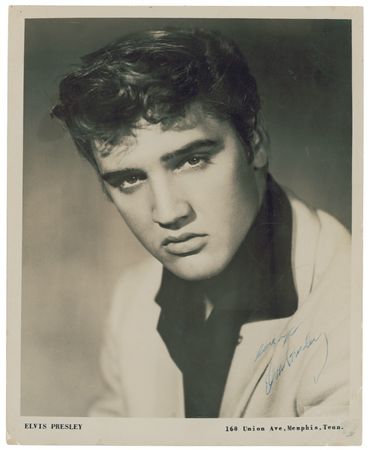 Lot #837 Elvis Presley: THE KING AND HIS COURT: ELVIS and his original SUN RECORDS bandmates sign a photo - Image 1