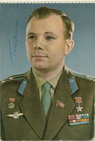 Lot #468 Cosmonauts Souvenir Postcard Book - Image 1