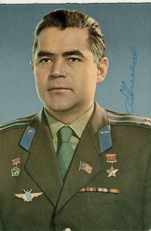 Lot #468 Cosmonauts Souvenir Postcard Book - Image 3