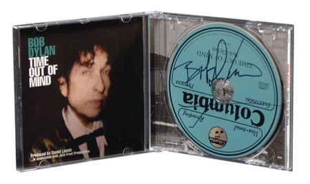 Lot #633 Bob Dylan: Dylan signs his Grammy award-winning Time Out of Mind - Image 2