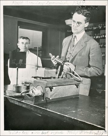 Lot #251 Philip Drinker: ?THE CAT WAS AS DEAD AS A MACKEREL?: The inventor of the iron lung reveals the truth behind a famous photo - Image 1