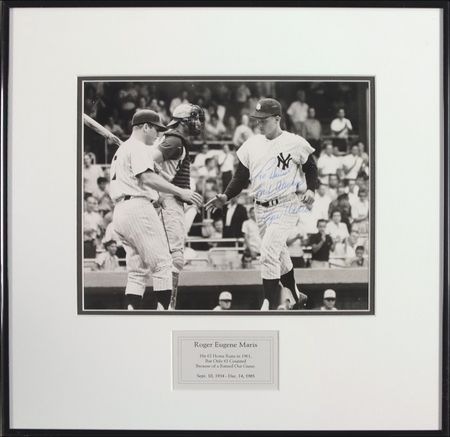 Lot #1435 Roger Maris Signed Photograph - Image 1