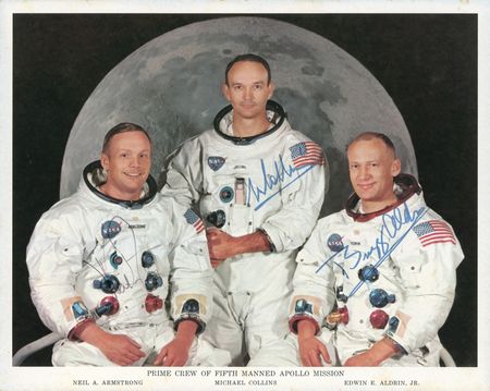 Lot #497 Apollo 11: MEN ON THE MOON: Signed photo of the APOLLO 11 crew with provenance from a NASA stenographer - Image 1
