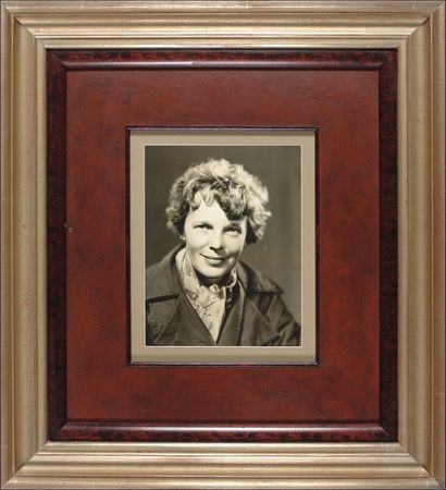 Lot #513 Amelia Earhart Signed Photograph - Image 1