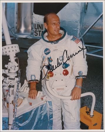 Lot #527 Moonwalkers: GIANT STEPS: Complete set of signed photos from all 12 MOONWALKERS - Image 8