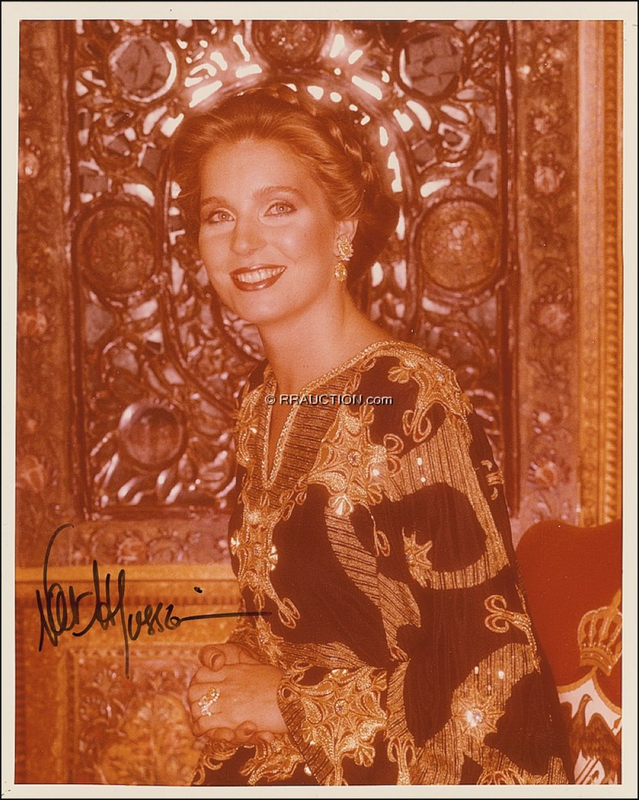 Lot 355 Queen Noor Al Hussein: Queen Noor Al Hussein