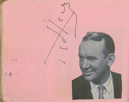 Lot #666 Autograph Books: GOLDEN AGE OF HOLLYWOOD: Collection of 600 vintage signatures, including Oscar winners, legends, and cast members from The Wizard of Oz and Gone with the Wind - Image 11