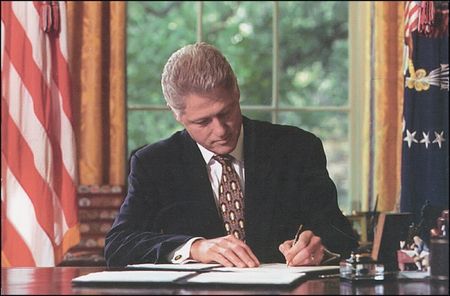 Lot #29 Bill Clinton Signed Photograph - Image 2