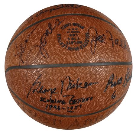 Lot #1198 Basketball Greats: The NBA celebrates its 25th anniversary with its 1971 All NBA Team - Image 1