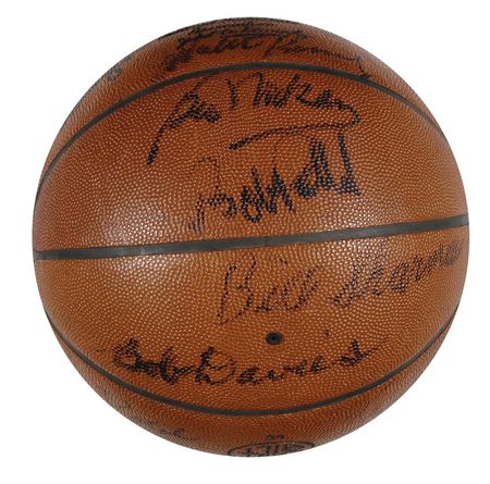 Lot #1198 Basketball Greats: The NBA celebrates its 25th anniversary with its 1971 All NBA Team - Image 2