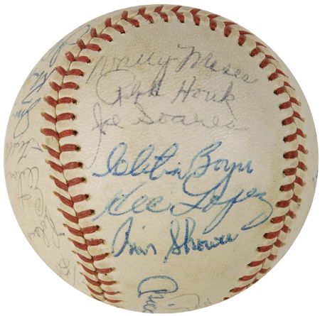 Lot #1496 NY Yankees: The M&M Boys join 23 World Champion Yankee teammates signing a ’62 Yankees ball - Image 5