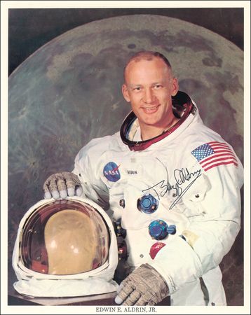 Lot #494 Apollo 11: Marvelous set of uninscribed Apollo 11 NASA photos - Image 1